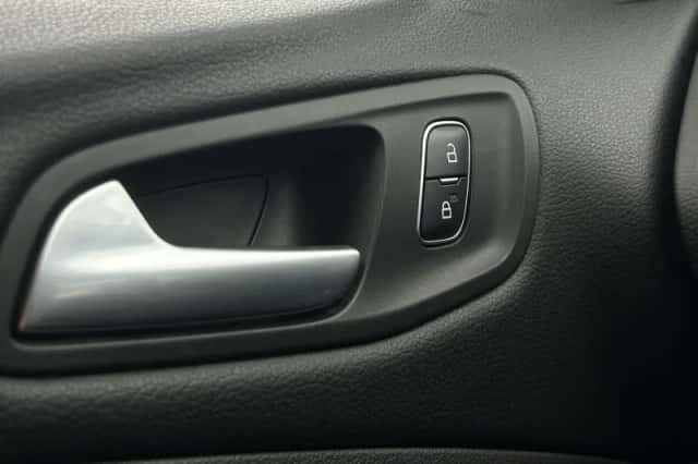 Ford Kuga (2018) thumbnail 28