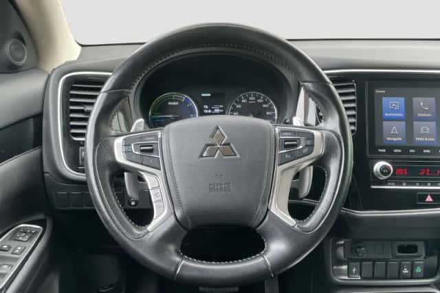 Mitsubishi Outlander (2021) thumbnail 12