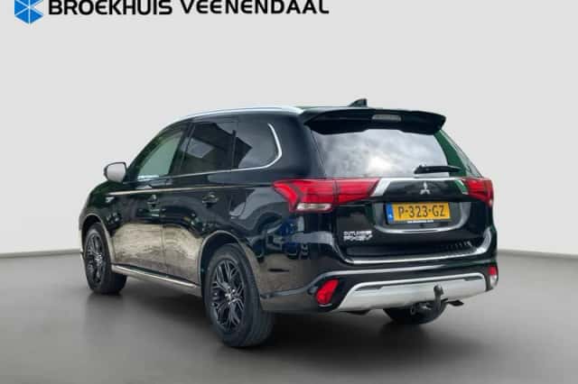 Mitsubishi Outlander (2021) thumbnail 3
