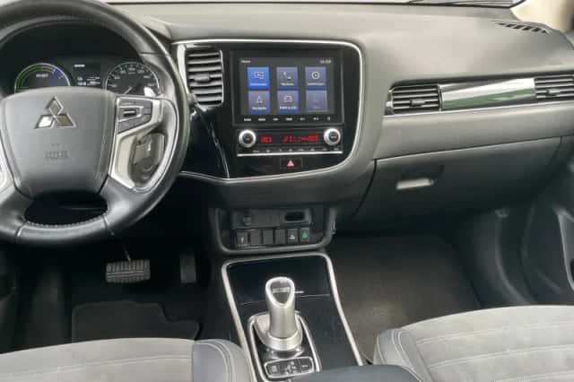 Mitsubishi Outlander (2021) thumbnail 23