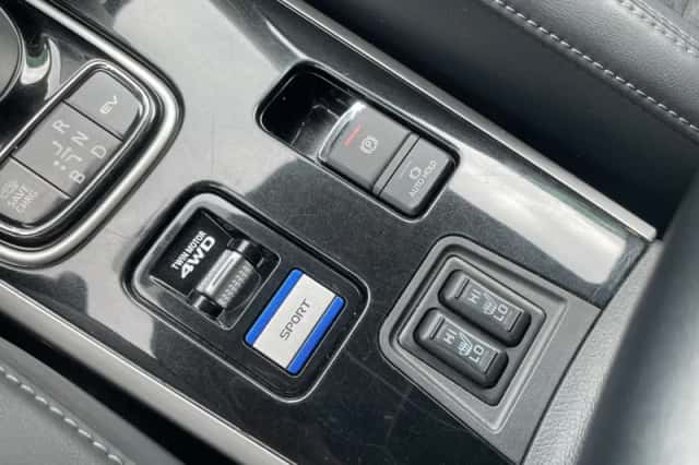 Mitsubishi Outlander (2021) thumbnail 24