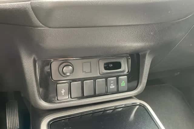 Mitsubishi Outlander (2021) thumbnail 27