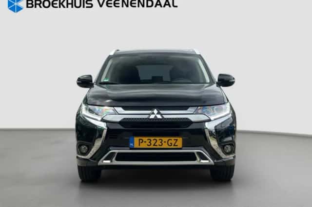 Mitsubishi Outlander (2021) thumbnail 4