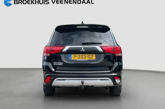 Mitsubishi Outlander (2021) thumbnail 5