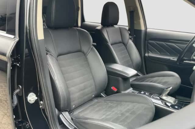 Mitsubishi Outlander (2021) thumbnail 10