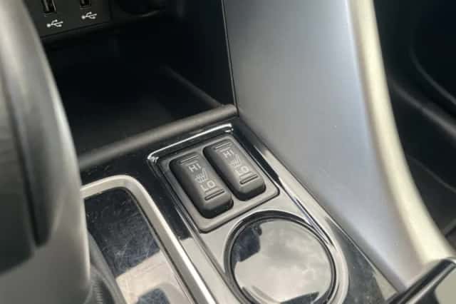 Mitsubishi Eclipse Cross (2019) thumbnail 33