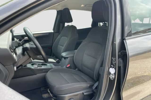 Ford Kuga (2021) thumbnail 5