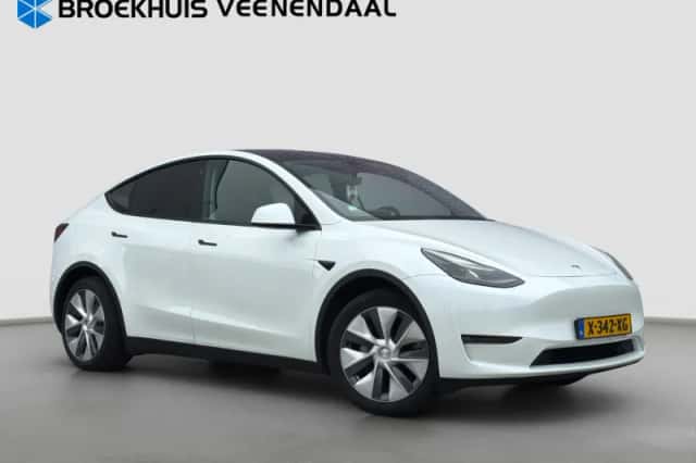 Tesla Model Y (2024) thumbnail 6