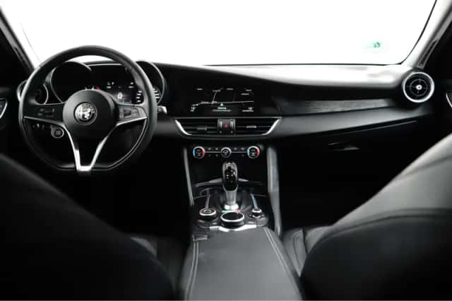 Alfa Romeo Giulia (2020) thumbnail 2