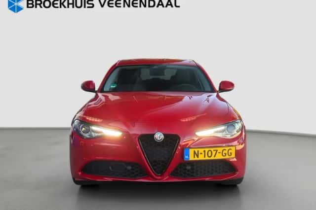 Alfa Romeo Giulia (2020) thumbnail 4