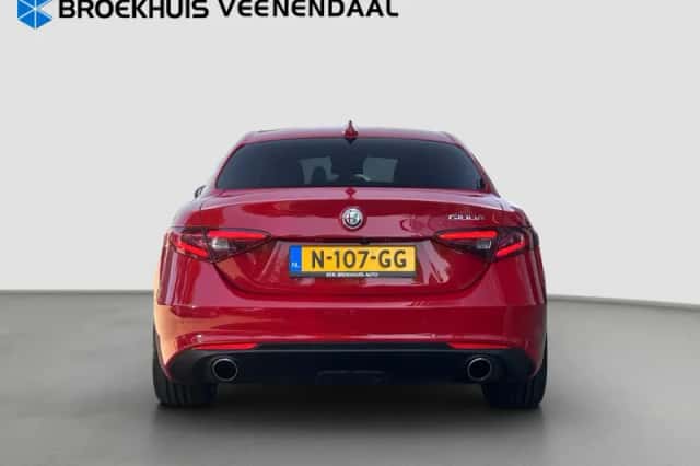 Alfa Romeo Giulia (2020) thumbnail 5