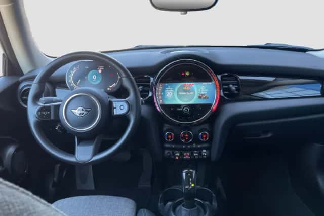 MINI Cooper (2022) thumbnail 2