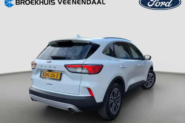 Ford Kuga (2021) thumbnail 3