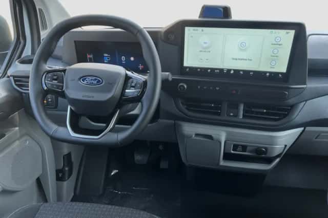 Ford E-Transit Custom (2026) thumbnail 2
