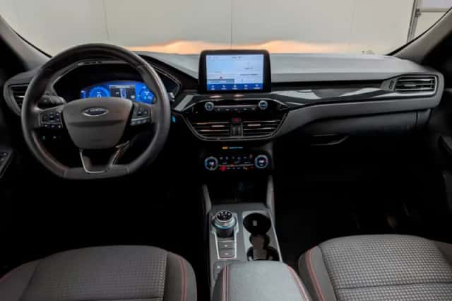 Ford Kuga (2022) thumbnail 2