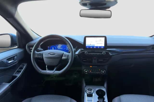 Ford Kuga (2022) thumbnail 2