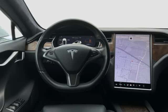 Tesla Model S (2019) thumbnail 2