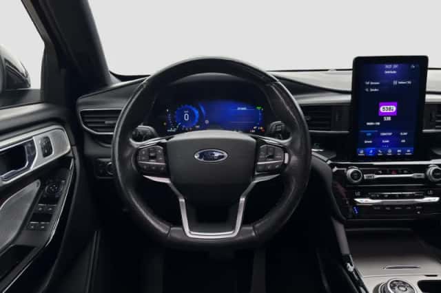 Ford Explorer (2021) thumbnail 2