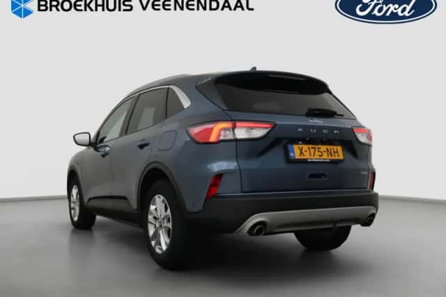 Ford Kuga (2023) thumbnail 3