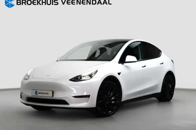 Tesla Model Y (2022) thumbnail 1