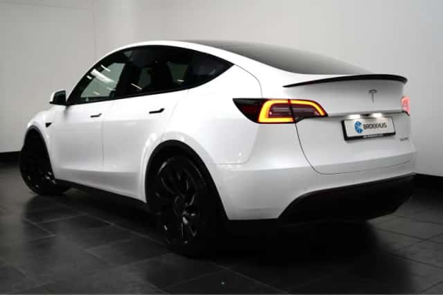 Tesla Model Y (2022) thumbnail 6