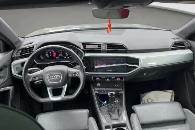 Audi Q3 (2020) thumbnail 2