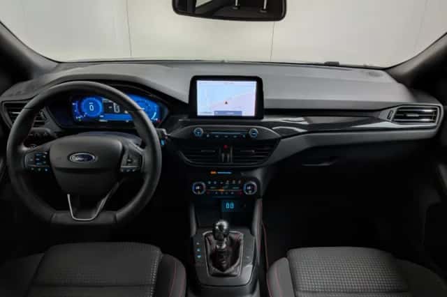 Ford Focus (2021) thumbnail 2