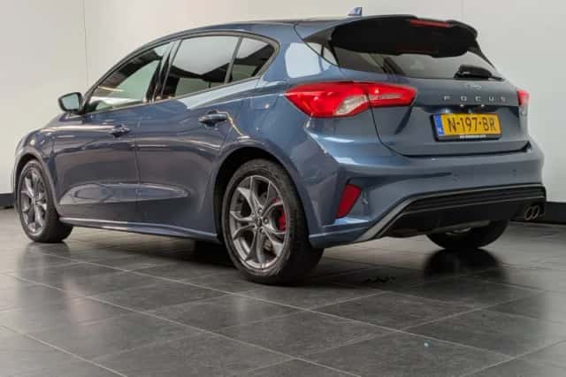 Ford Focus (2021) thumbnail 4