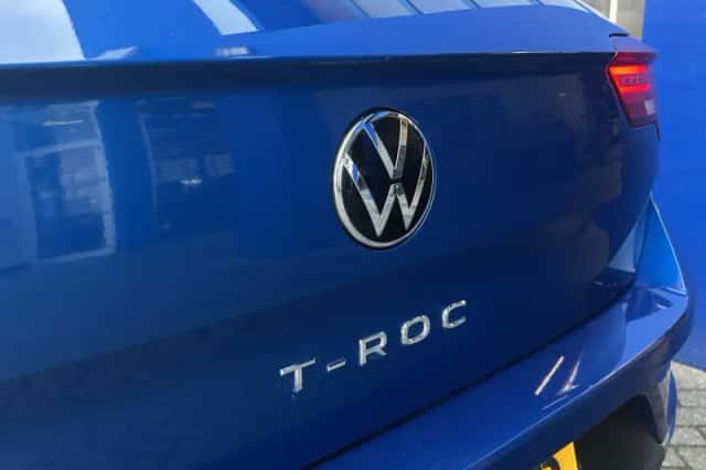 Volkswagen T-Roc (2021) thumbnail 3