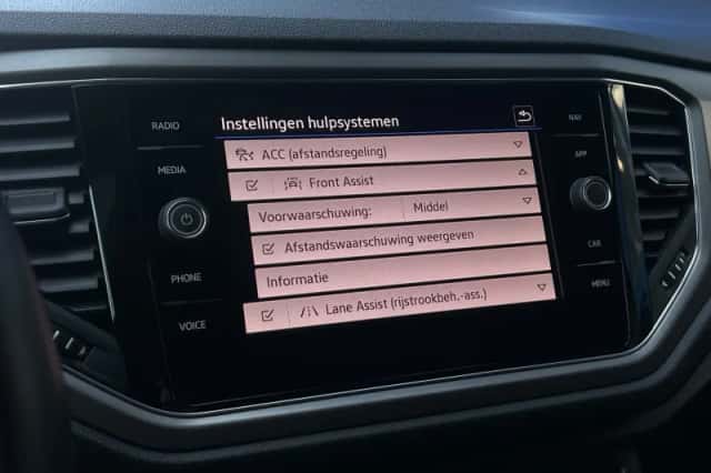 Volkswagen T-Roc (2021) thumbnail 6