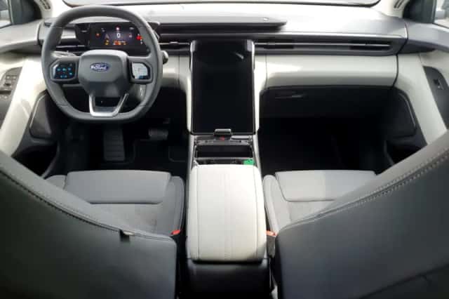 Ford Explorer (2025) thumbnail 7