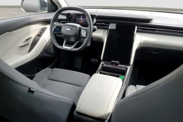 Ford Explorer (2025) thumbnail 8
