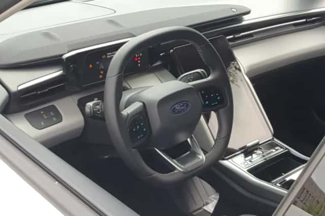 Ford Explorer (2025) thumbnail 10