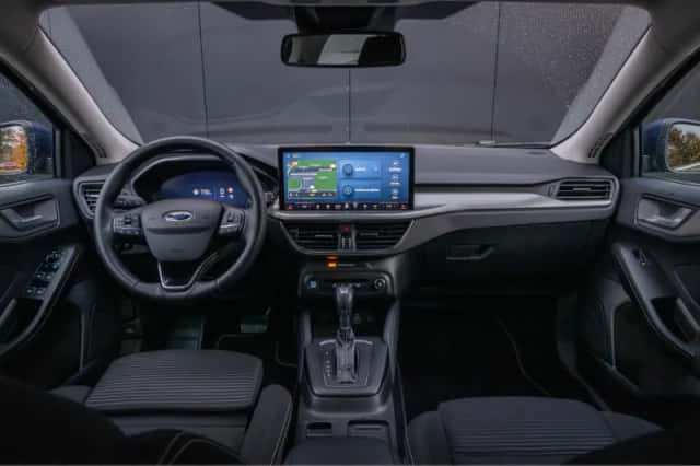 Ford Focus (2024) thumbnail 3