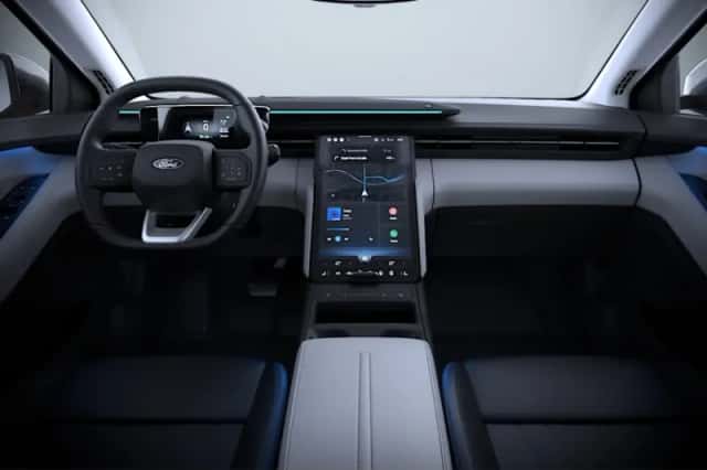 Ford Explorer (2025) thumbnail 5