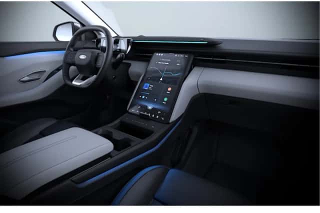 Ford Explorer (2025) thumbnail 6