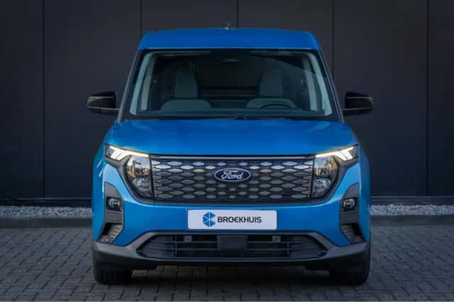 Ford E-Transit Courier (2025) thumbnail 2
