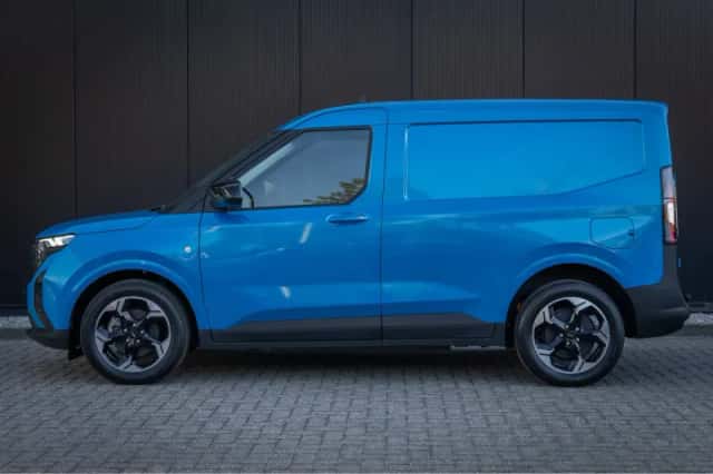 Ford E-Transit Courier (2025) thumbnail 3