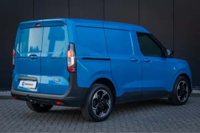 Ford E-Transit Courier (2025) thumbnail 4