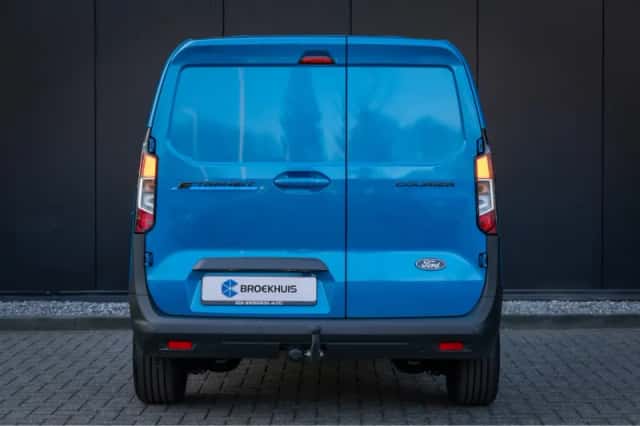 Ford E-Transit Courier (2025) thumbnail 5
