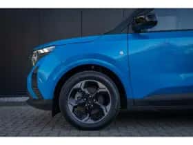 Ford E-Transit Courier (2025) thumbnail 6