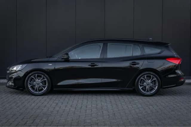 Ford Focus (2020) thumbnail 3