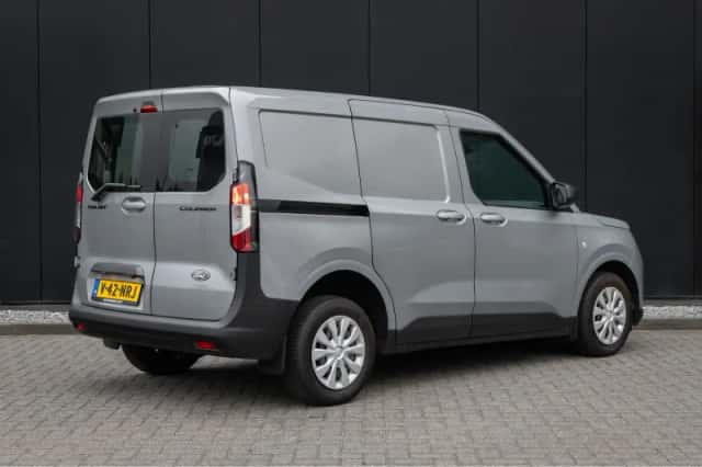 Ford Transit Courier (2024) thumbnail 2