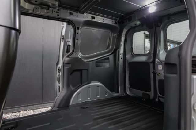 Ford Transit Courier (2024) thumbnail 12