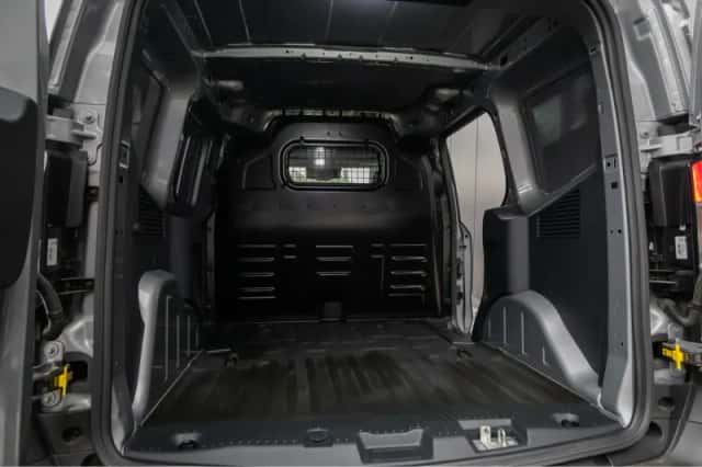 Ford Transit Courier (2024) thumbnail 13