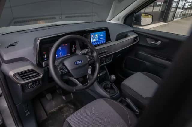 Ford Transit Courier (2024) thumbnail 3