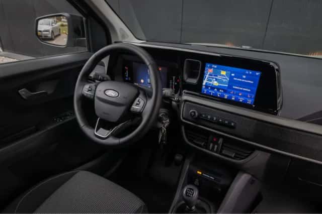 Ford Transit Courier (2024) thumbnail 31