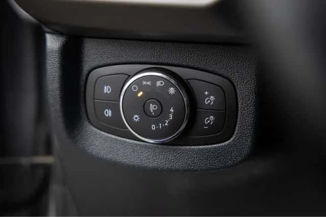 Ford Transit Courier (2024) thumbnail 35