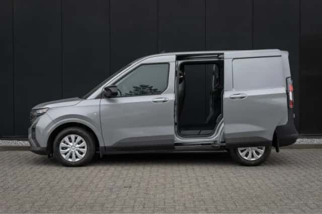 Ford Transit Courier (2024) thumbnail 7