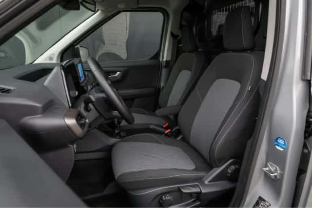 Ford Transit Courier (2024) thumbnail 8